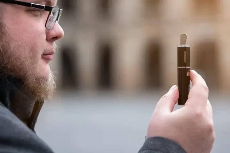 e papierosy gelten als beliebte Alternative doch warum schmeckt die e-zigarette schmeckt verbrannt trotz liquid so störend