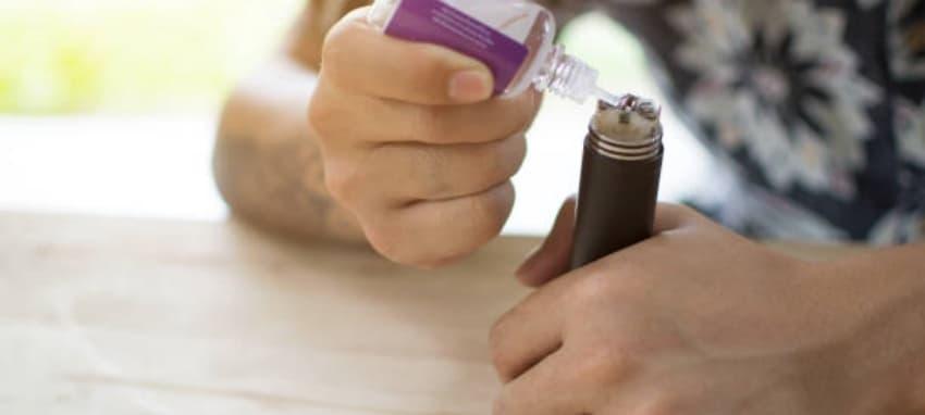 papieros elektroniczny Ratgeber für unterwegs e zigarette pods flugzeug sicher transportieren und Akkubestimmungen verstehen