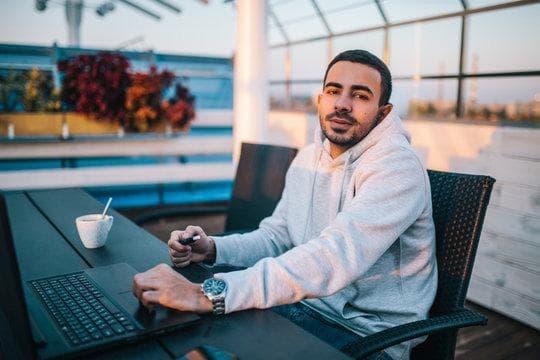 E-Papierosy Jednorazowe im Fokus und Bilder von Totally Wicked E-Liquid beim POS in Frankfurt am Main entdecken