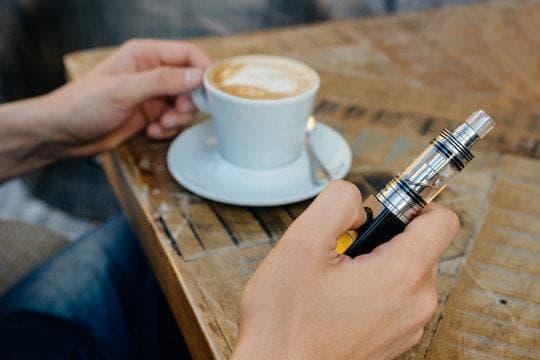 Warum die E-cigarete immer wieder diskutiert wird und neue Befunde zur e zigarette schädlichkeit wichtige Fragen aufwerfen