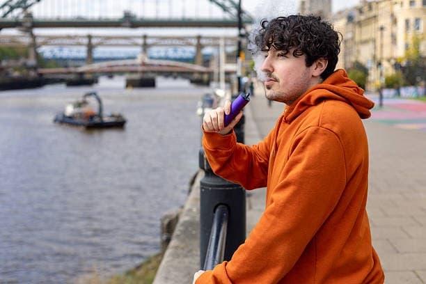 E-papierosy im Alltag und unterwegs - darf man e-zigaretten im zug rauchen und welche Regeln gelten