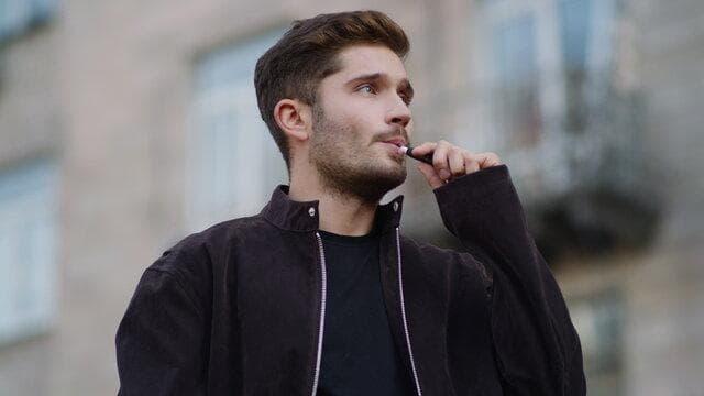 Elektronické cigarety und e zigarette liquid mit nikotin fertig gemischt im Praxisratgeber – Kauf, Sicherheit und beliebte Geschmacksrichtungen