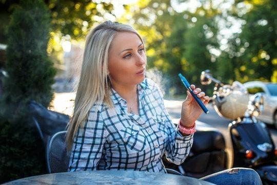 IBvape Test 2025 – Warum die IBvape x bar e zigarette als empfehlenswertes Einweggerät für Einsteiger und Umsteiger überzeugt